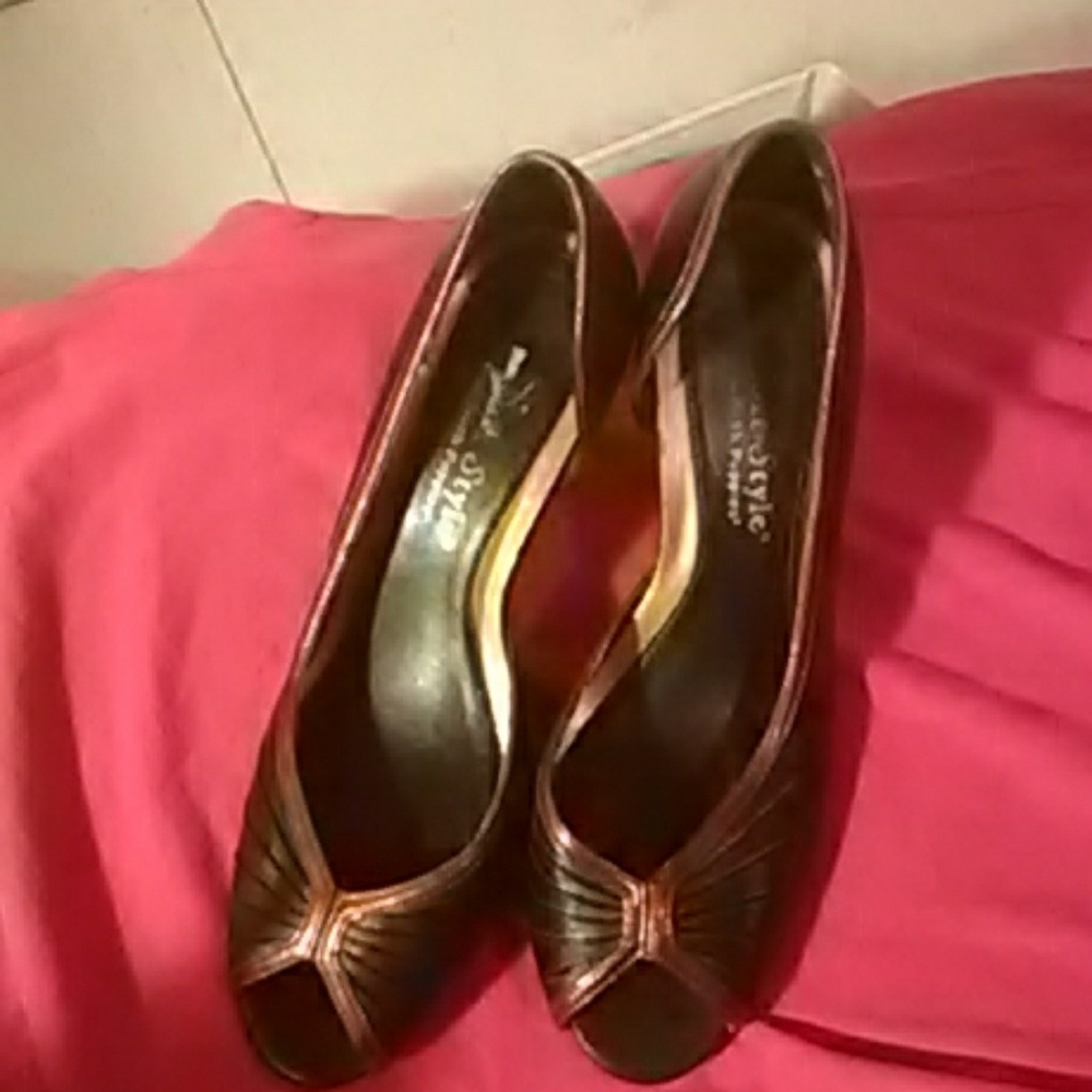 ***CLEARANCE***Hush puppies